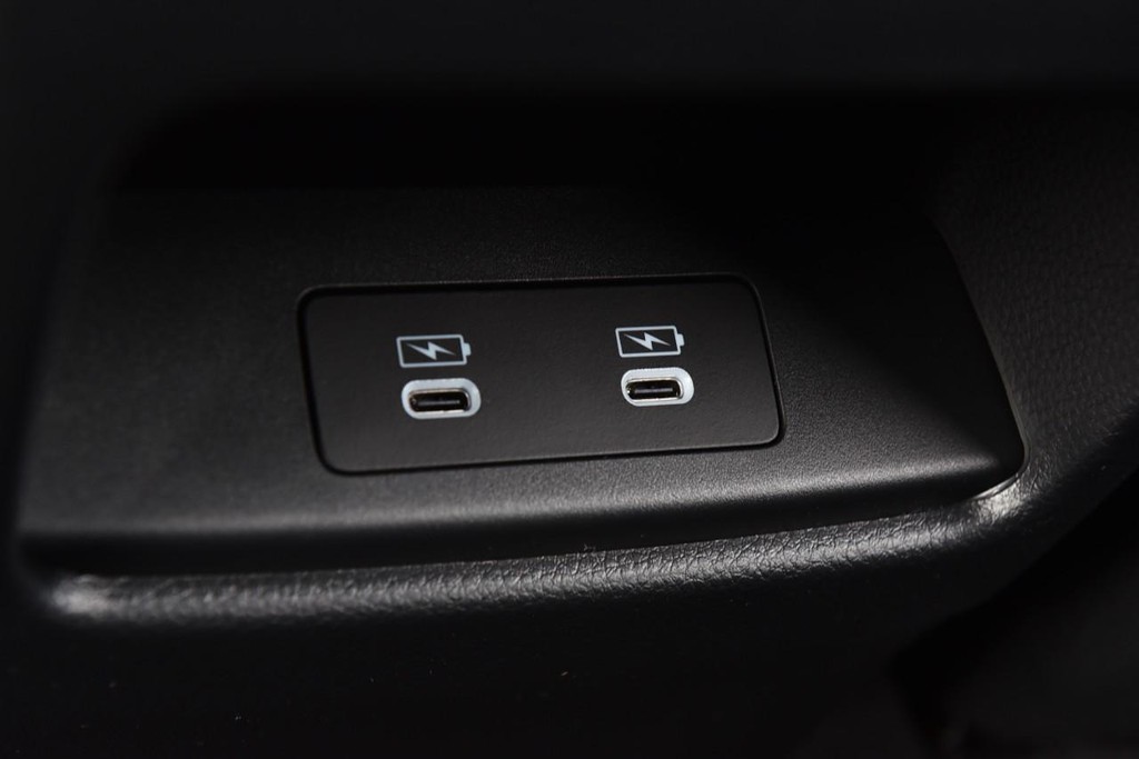 Honda CR-V Hybrid Vehicle Image 27