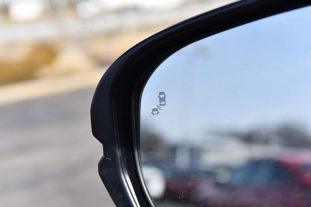 Honda CR-V Hybrid Vehicle Image 11