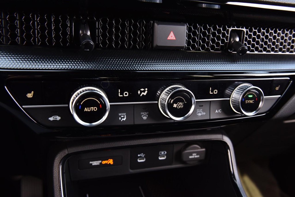 Honda CR-V Hybrid Vehicle Image 17