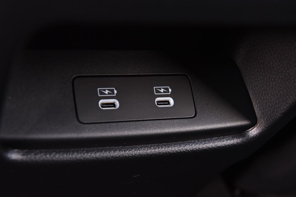 Honda CR-V Hybrid Vehicle Image 28