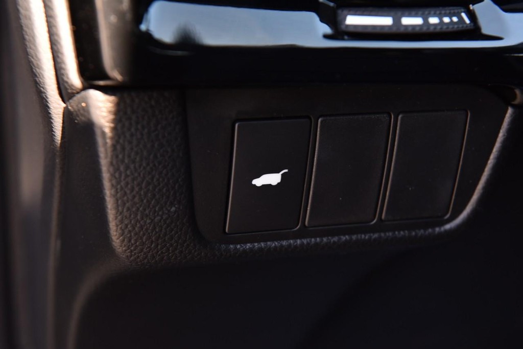 Honda CR-V Hybrid Vehicle Full-screen Gallery Image 11