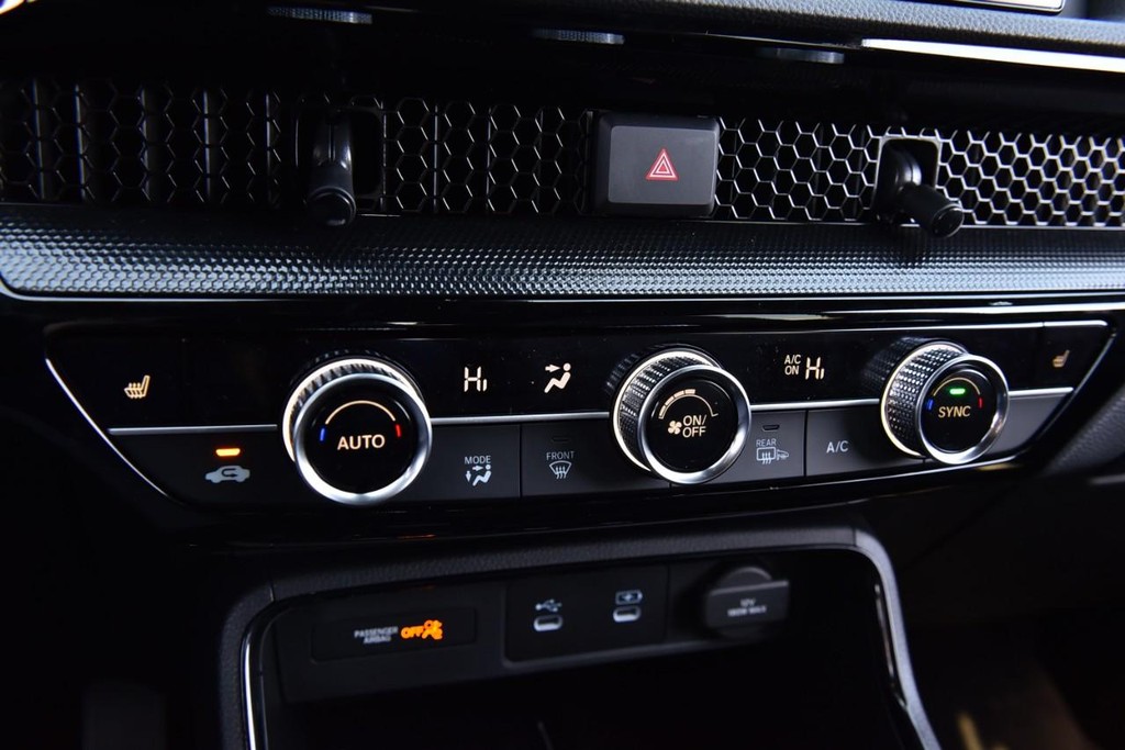 Honda CR-V Hybrid Vehicle Full-screen Gallery Image 16