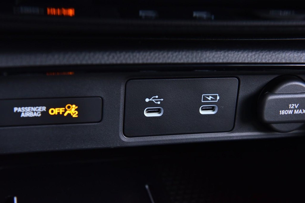 Honda CR-V Hybrid Vehicle Full-screen Gallery Image 17