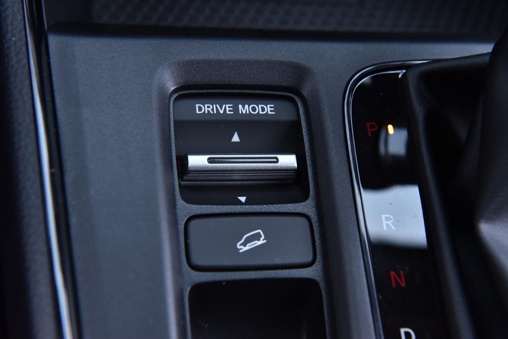 Honda CR-V Hybrid Vehicle Full-screen Gallery Image 19