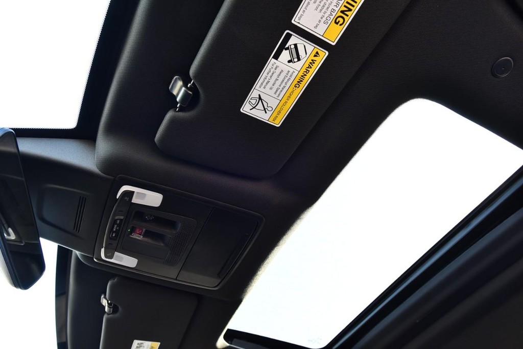 Honda CR-V Hybrid Vehicle Full-screen Gallery Image 24