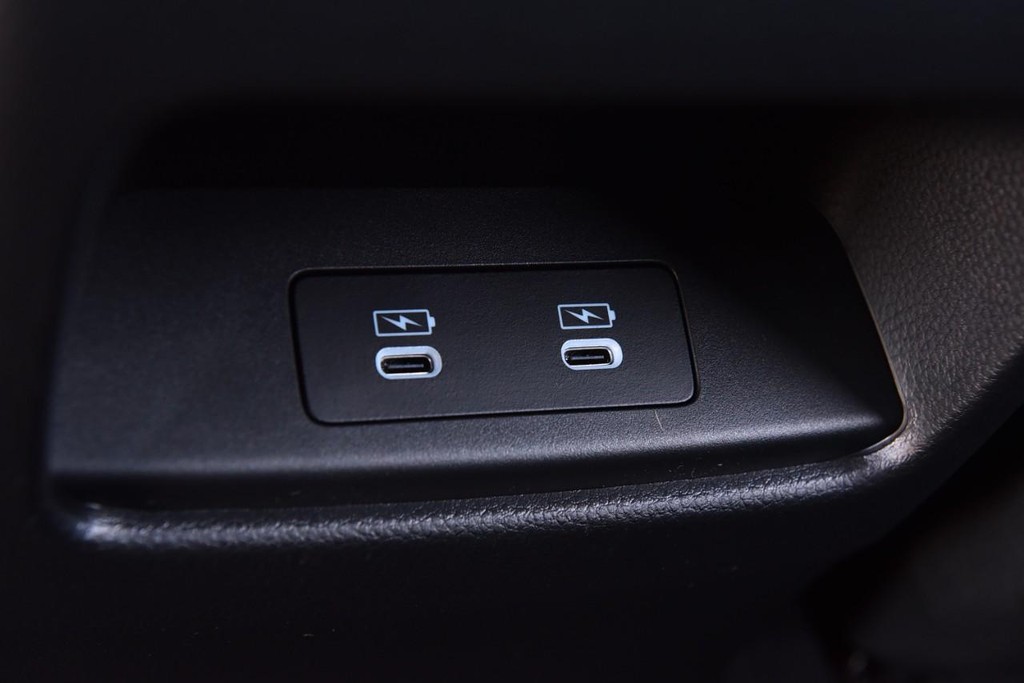 Honda CR-V Hybrid Vehicle Full-screen Gallery Image 27