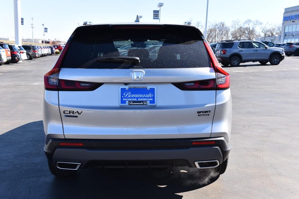 Honda CR-V Hybrid Vehicle Full-screen Gallery Image 6