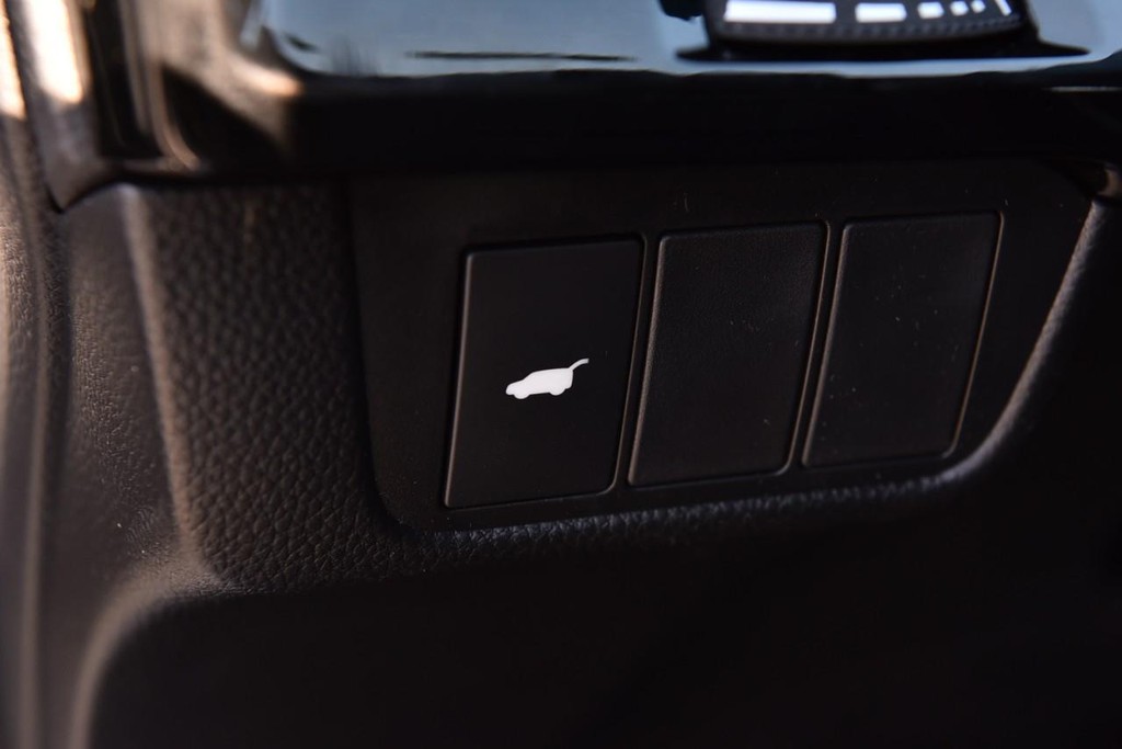 Honda CR-V Hybrid Vehicle Full-screen Gallery Image 11