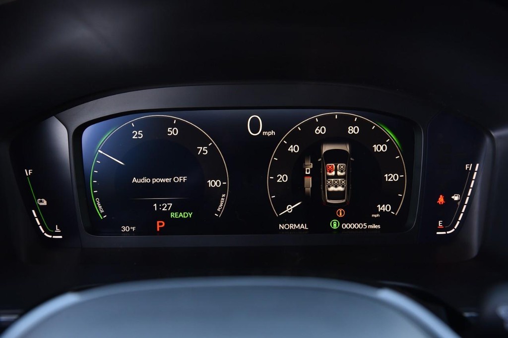 Honda CR-V Hybrid Vehicle Full-screen Gallery Image 12