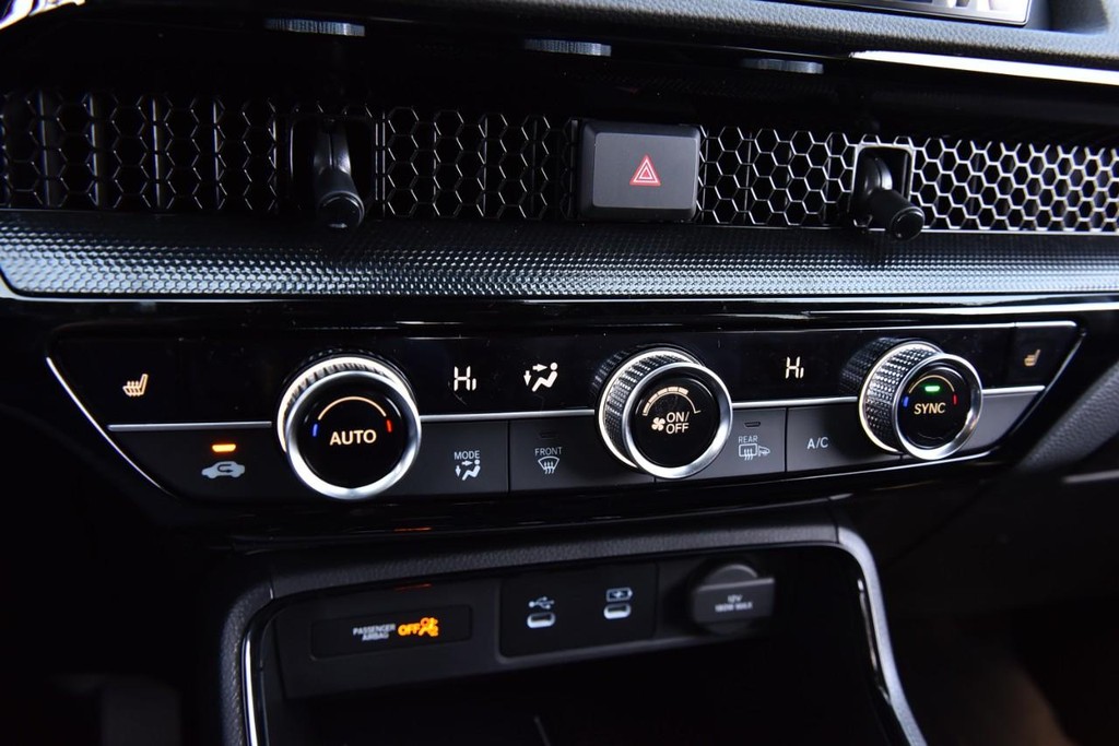 Honda CR-V Hybrid Vehicle Full-screen Gallery Image 16