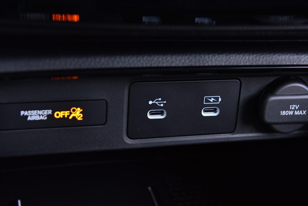 Honda CR-V Hybrid Vehicle Full-screen Gallery Image 17