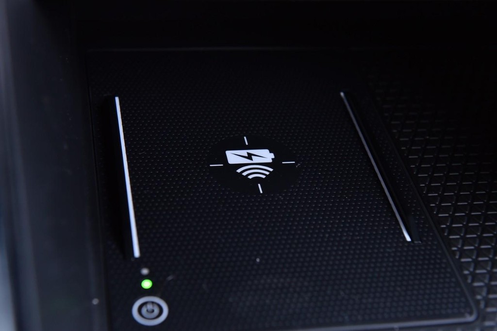 Honda CR-V Hybrid Vehicle Full-screen Gallery Image 18