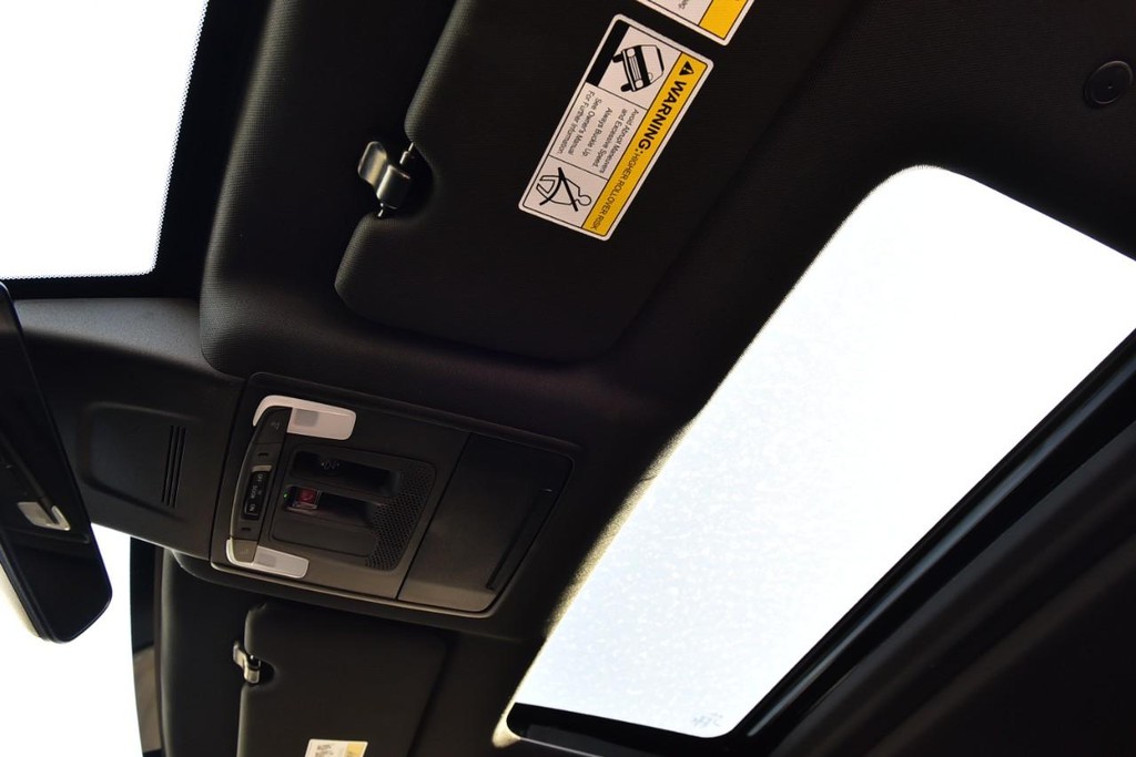 Honda CR-V Hybrid Vehicle Full-screen Gallery Image 24