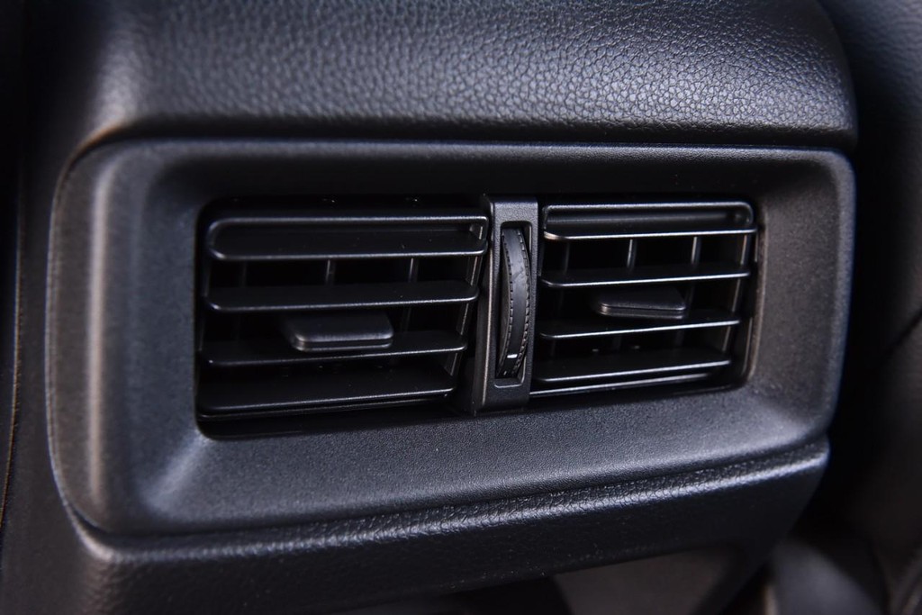 Honda CR-V Hybrid Vehicle Full-screen Gallery Image 26