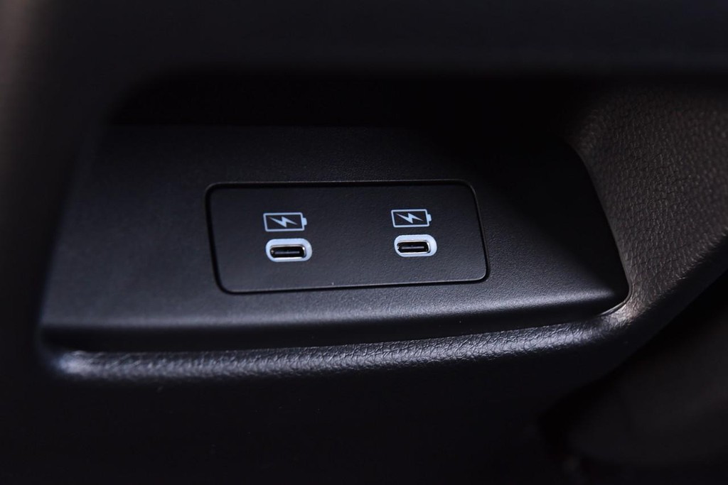 Honda CR-V Hybrid Vehicle Full-screen Gallery Image 27