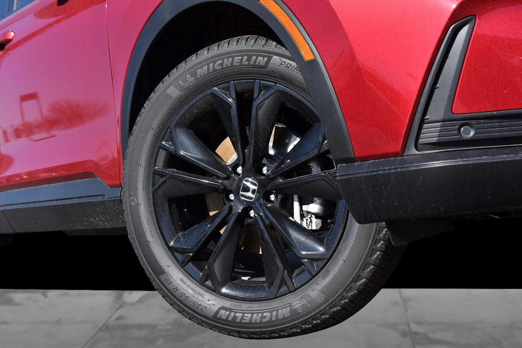 Honda CR-V Hybrid Vehicle Full-screen Gallery Image 3