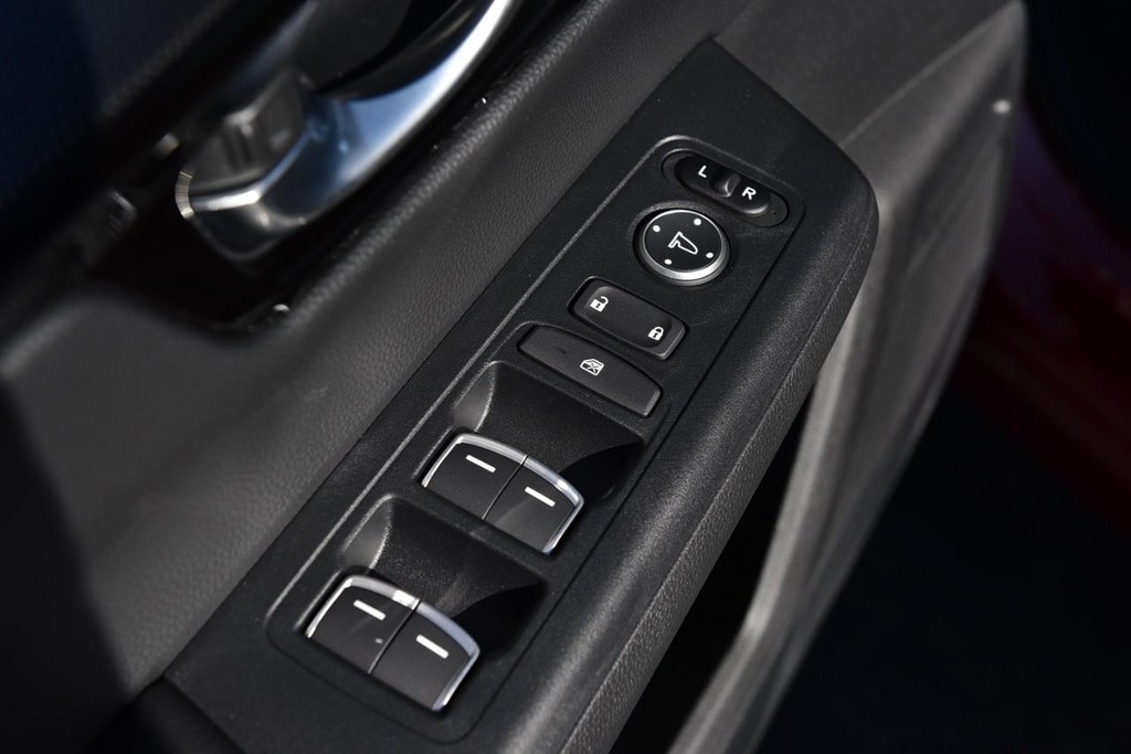 Honda CR-V Hybrid Vehicle Full-screen Gallery Image 8