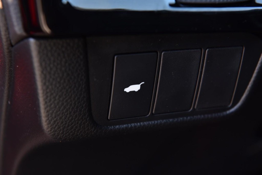 Honda CR-V Hybrid Vehicle Full-screen Gallery Image 11