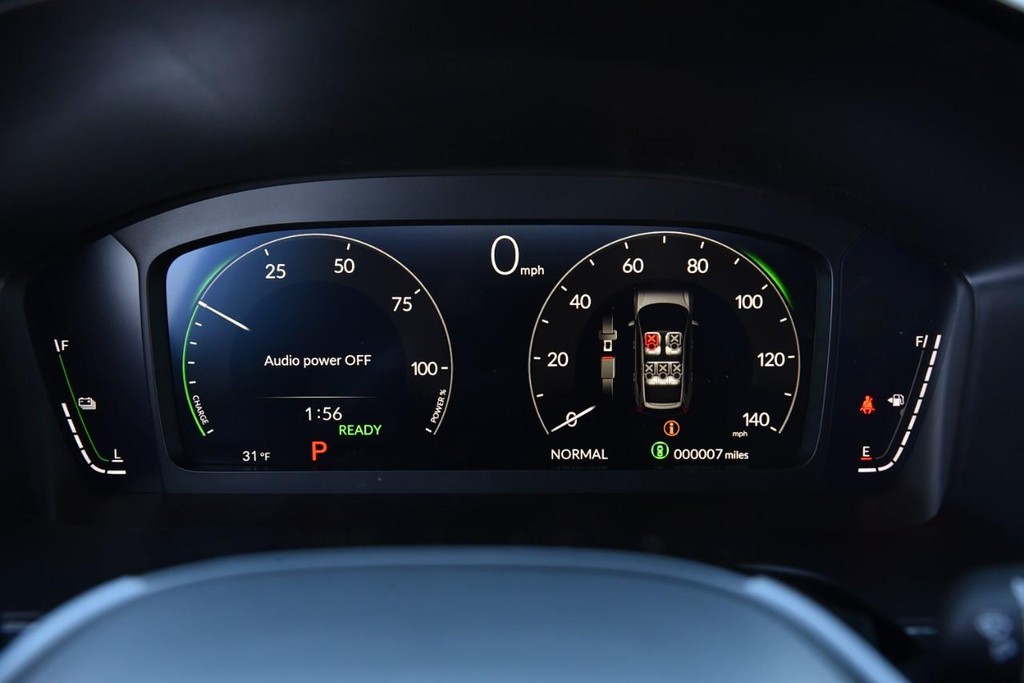 Honda CR-V Hybrid Vehicle Full-screen Gallery Image 12