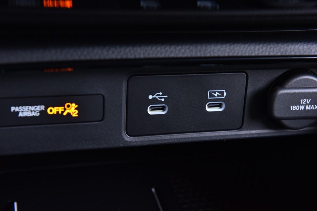 Honda CR-V Hybrid Vehicle Full-screen Gallery Image 17