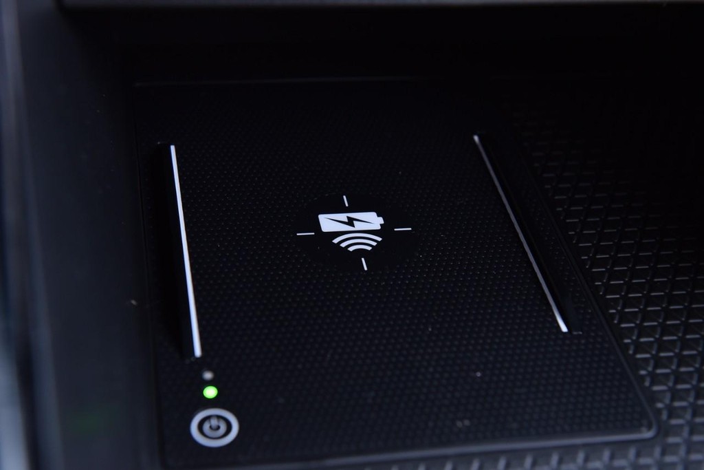 Honda CR-V Hybrid Vehicle Full-screen Gallery Image 18