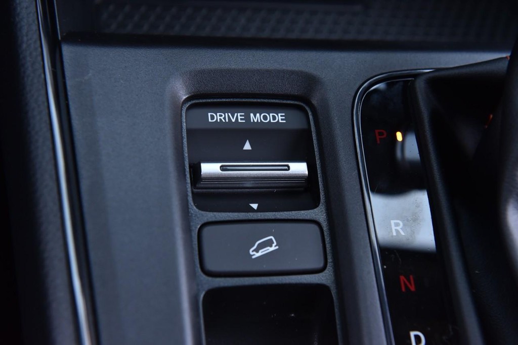 Honda CR-V Hybrid Vehicle Full-screen Gallery Image 19