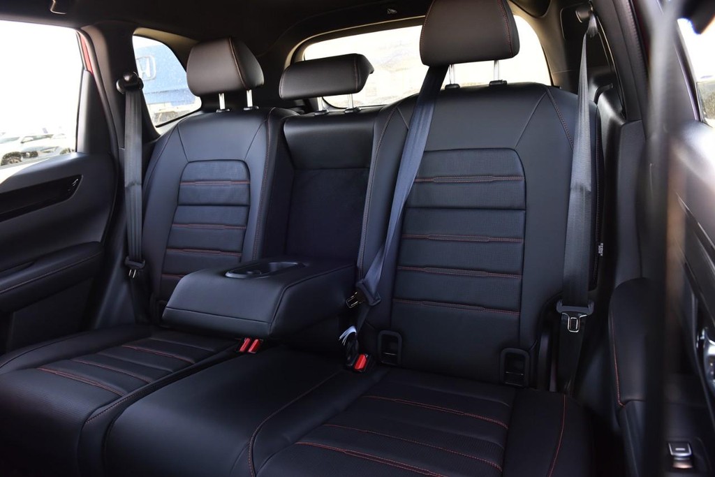 Honda CR-V Hybrid Vehicle Full-screen Gallery Image 25