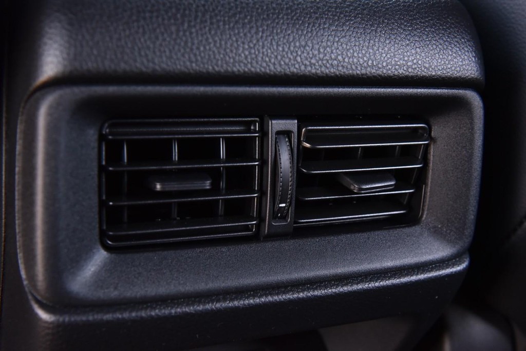 Honda CR-V Hybrid Vehicle Full-screen Gallery Image 26