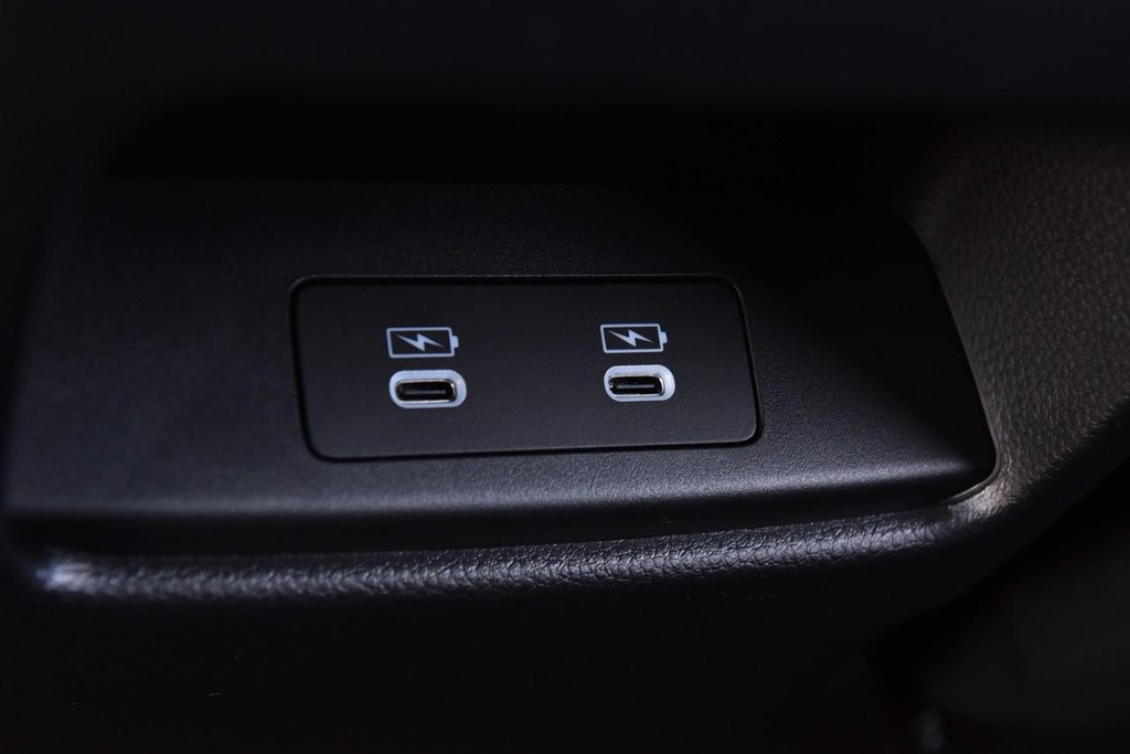 Honda CR-V Hybrid Vehicle Full-screen Gallery Image 27