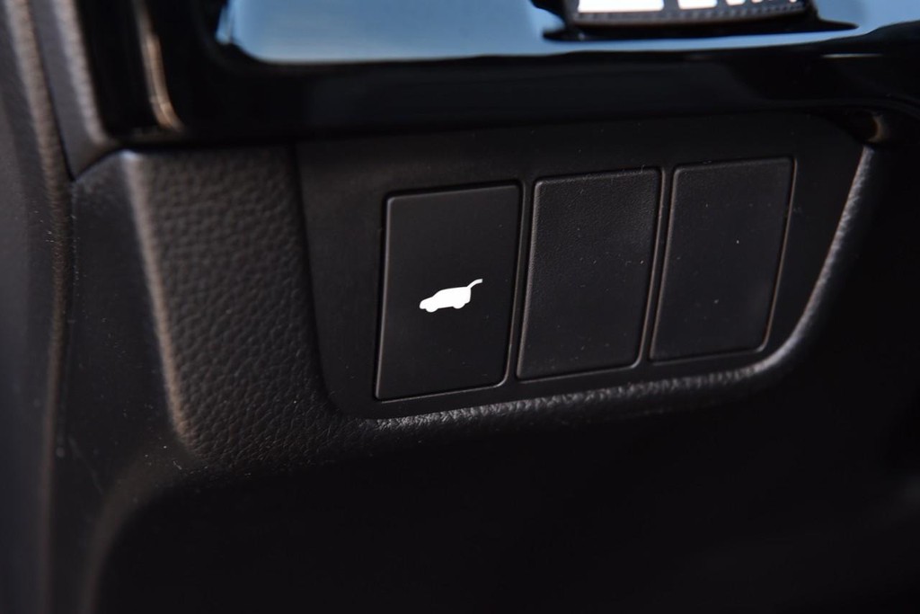 Honda CR-V Hybrid Vehicle Image 11