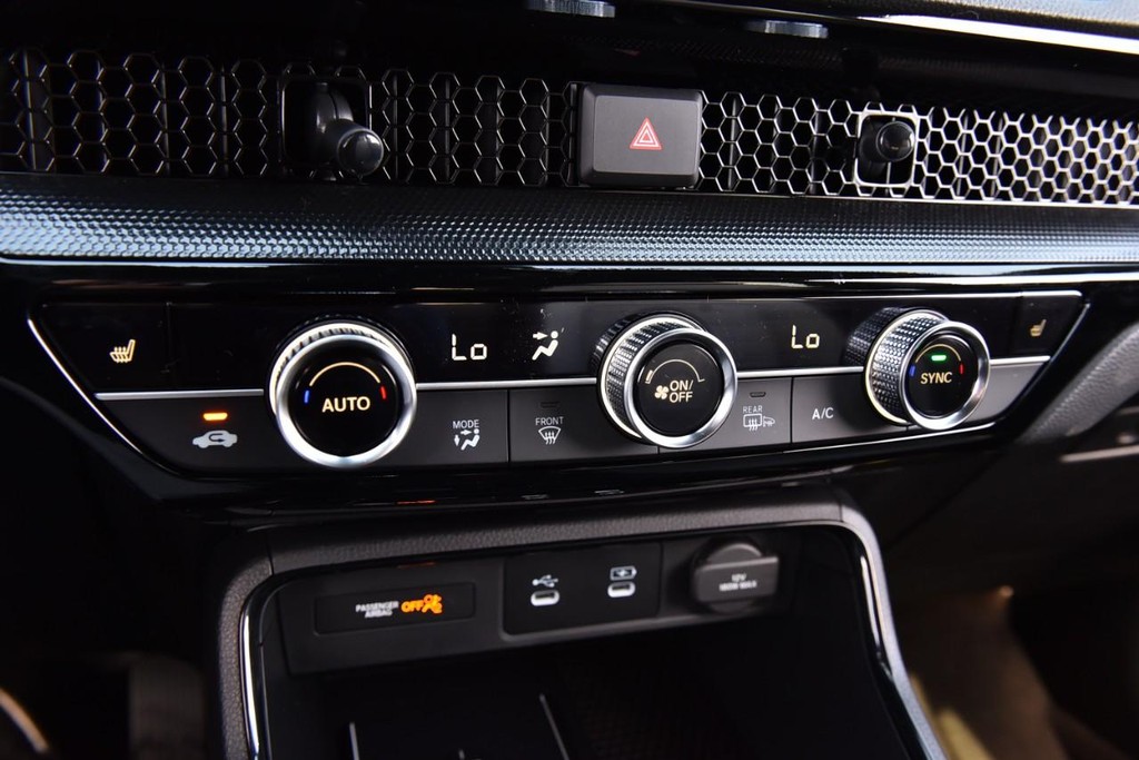 Honda CR-V Hybrid Vehicle Image 16