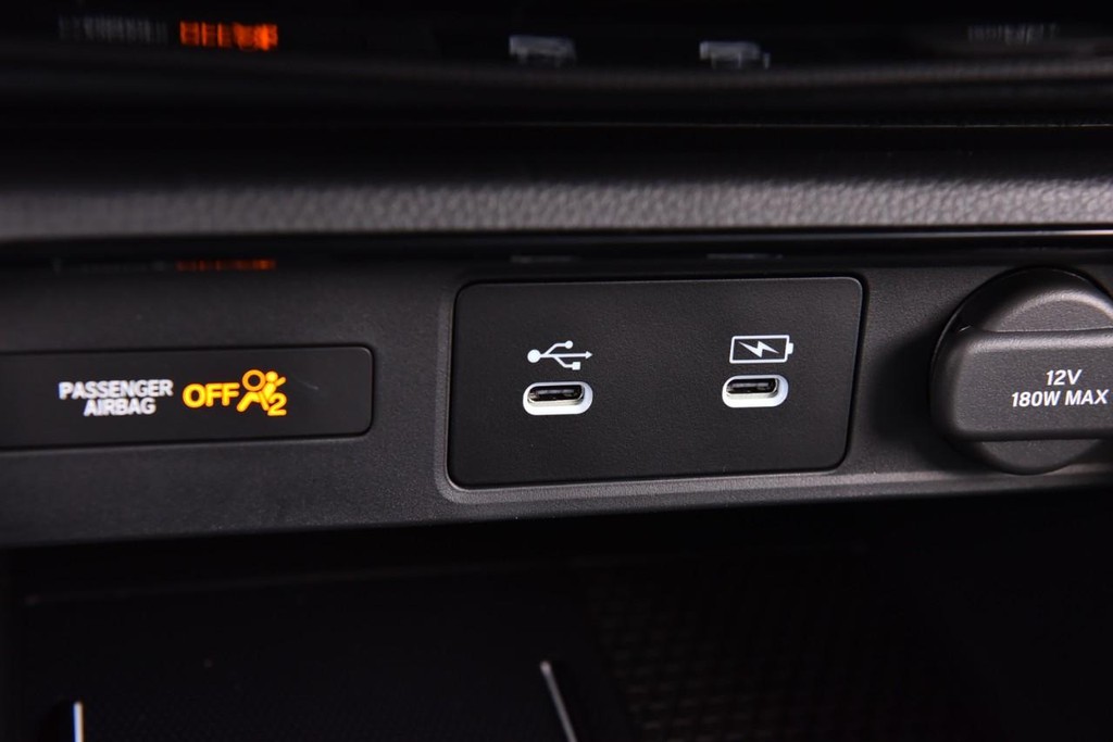 Honda CR-V Hybrid Vehicle Image 17