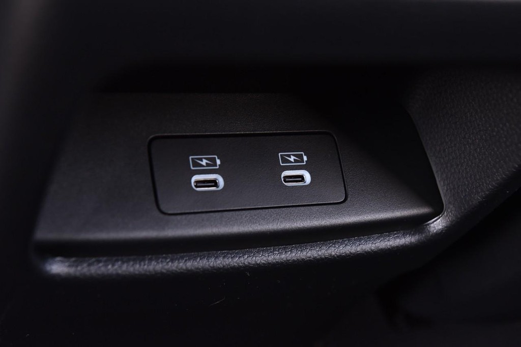 Honda CR-V Hybrid Vehicle Image 27