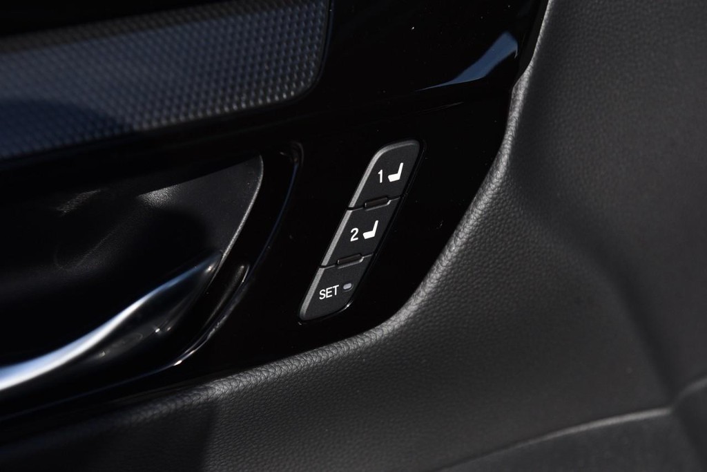 Honda CR-V Hybrid Vehicle Image 09