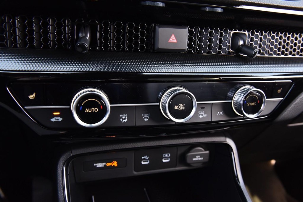 Honda CR-V Hybrid Vehicle Image 16