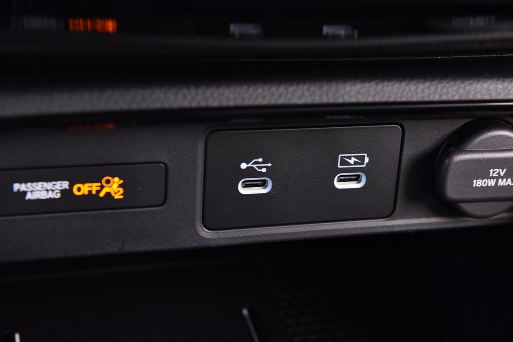 Honda CR-V Hybrid Vehicle Image 17