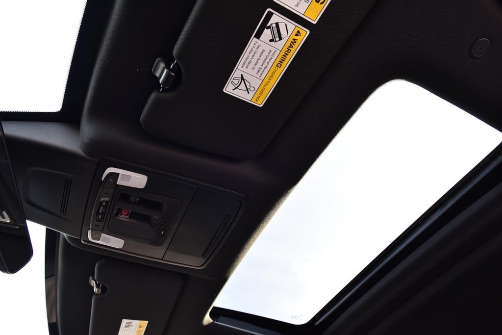 Honda CR-V Hybrid Vehicle Image 24