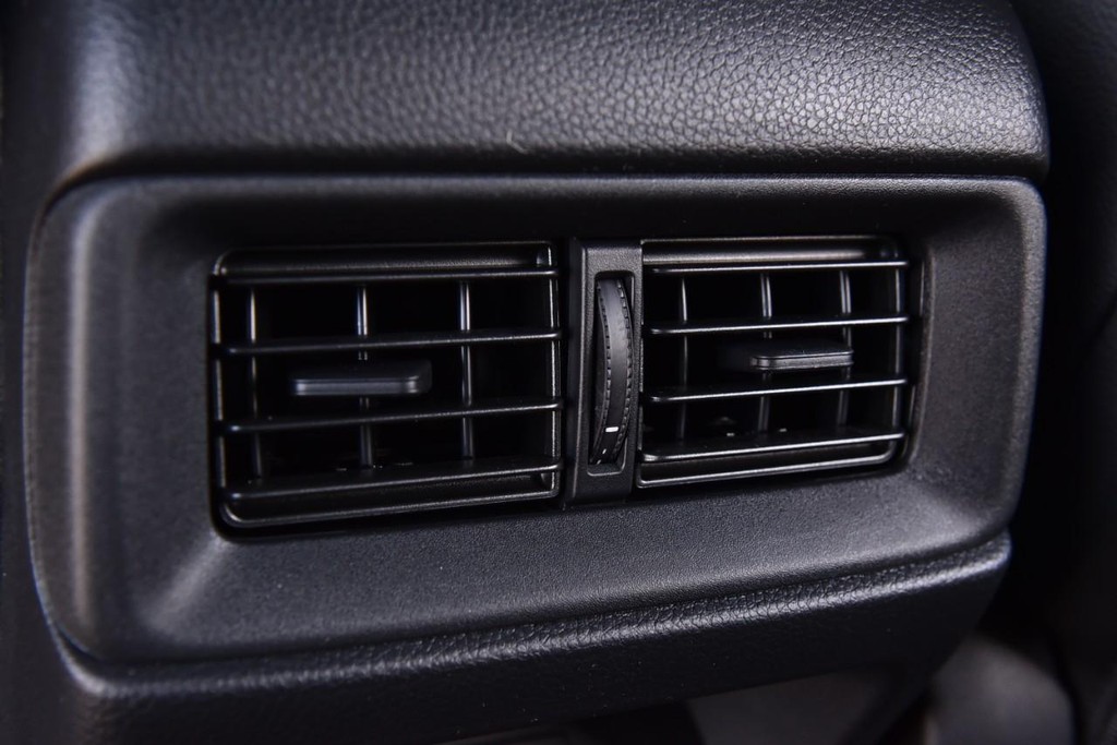 Honda CR-V Hybrid Vehicle Image 26