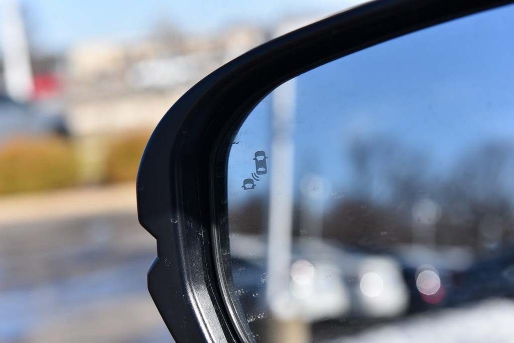 Honda CR-V Hybrid Vehicle Image 10