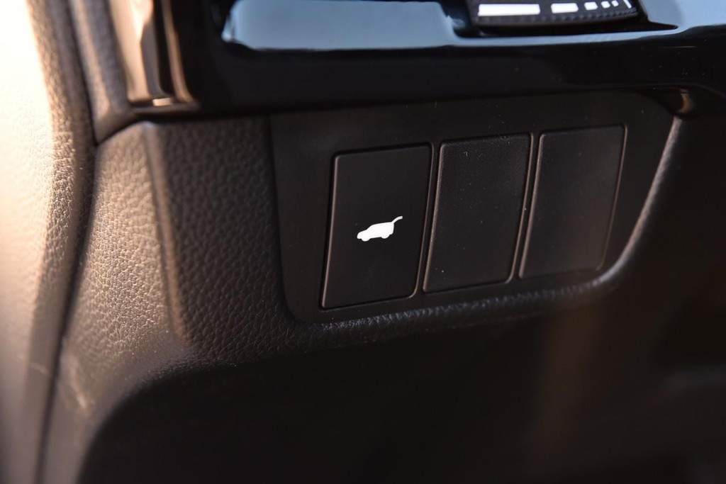 Honda CR-V Hybrid Vehicle Image 11