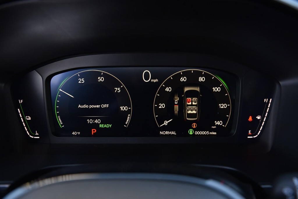 Honda CR-V Hybrid Vehicle Image 12