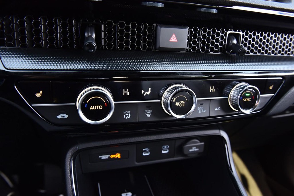 Honda CR-V Hybrid Vehicle Image 16