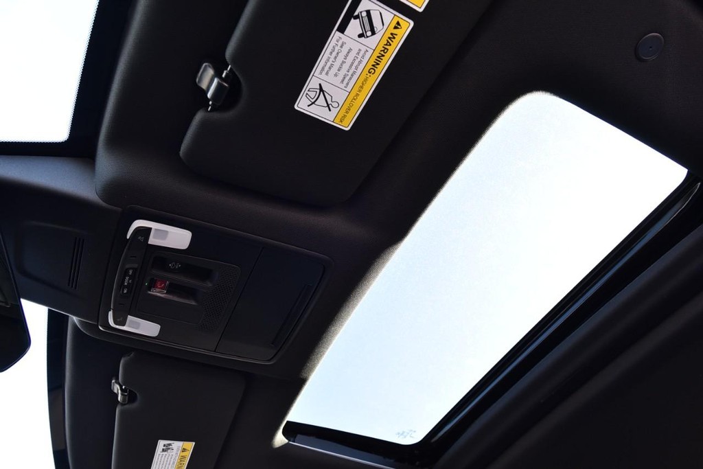 Honda CR-V Hybrid Vehicle Image 24