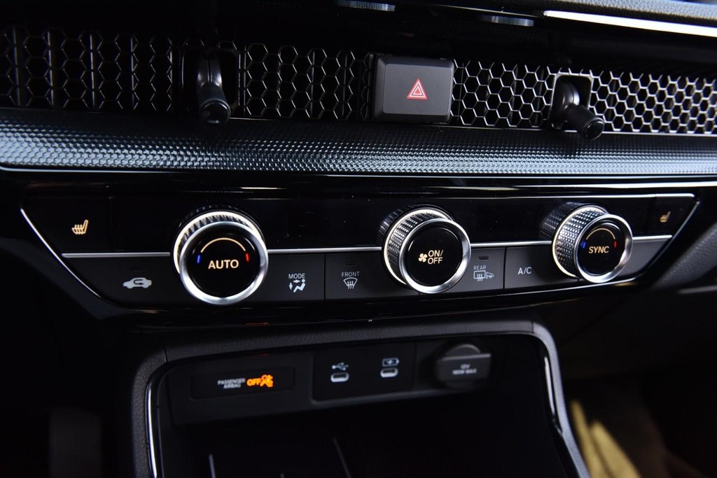 Honda CR-V Hybrid Vehicle Image 16