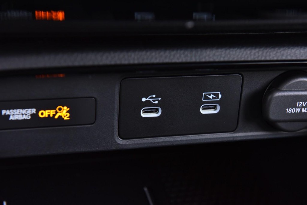 Honda CR-V Hybrid Vehicle Image 17