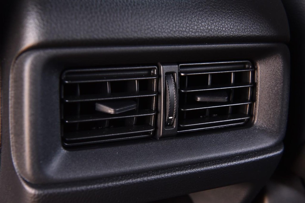 Honda CR-V Hybrid Vehicle Image 26