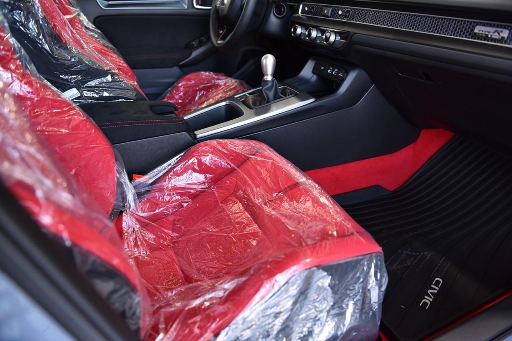 Honda Civic Type R Vehicle Image 13