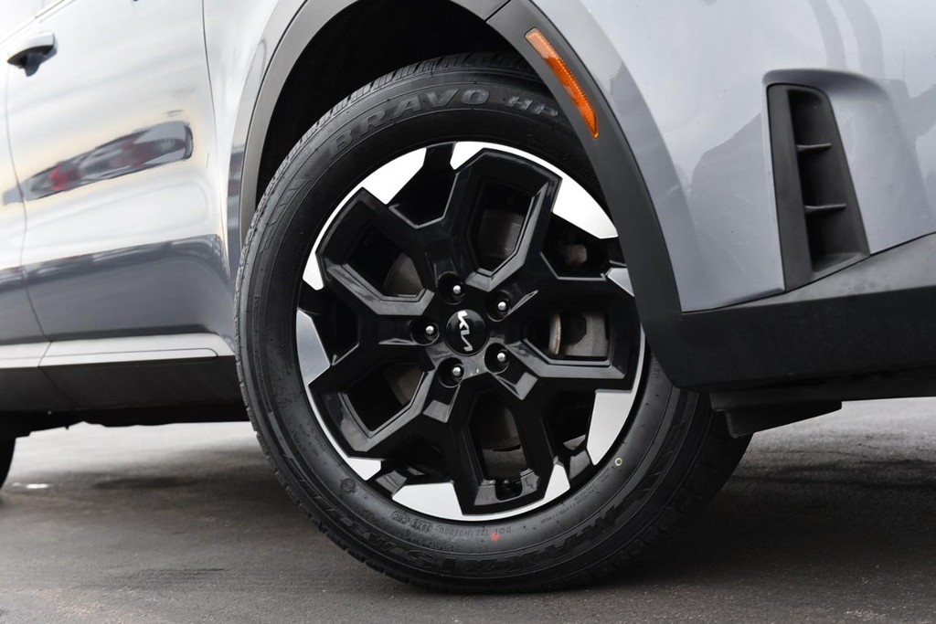 Kia Sorento Vehicle Image 03