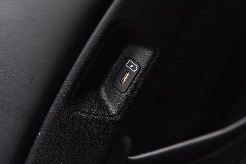 Kia Sorento Vehicle Image 24