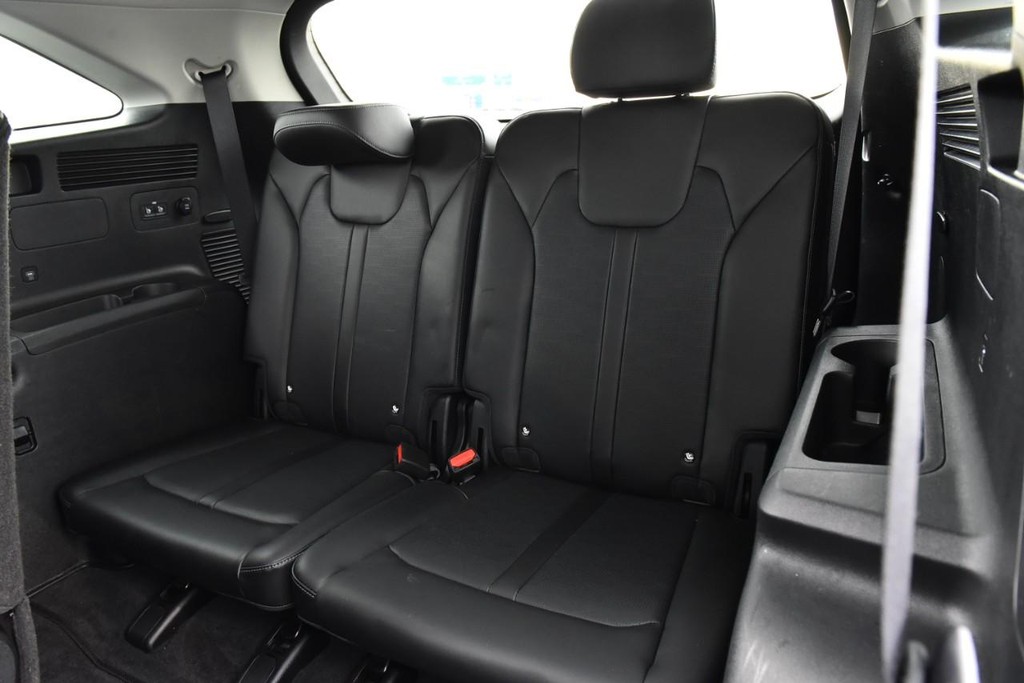 Kia Sorento Vehicle Image 25